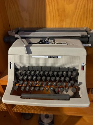 Máquina de escribir Olivetti Linea 90