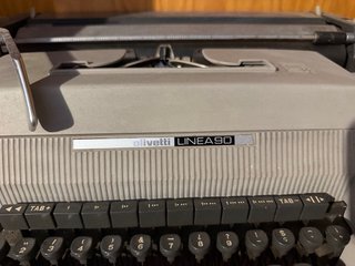 Máquina de escribir Olivetti Linea 90