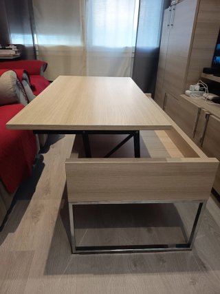Mesa de salón elevable.