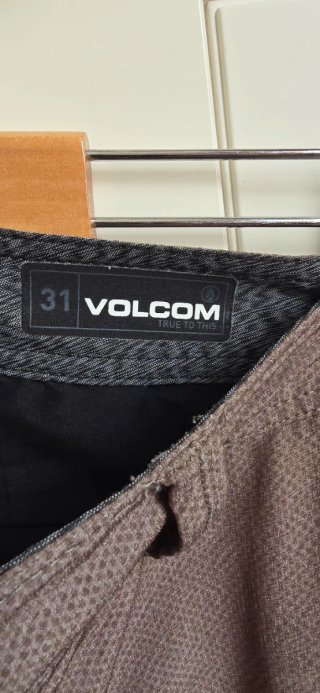 Bermudas "Volcom" Cargo SNT 21. Talla M