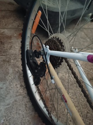 Bicicleta de mujer blanca