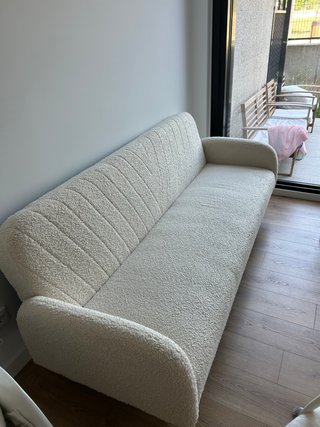 Sofá cama 3 plazas 2m beige. 3 meses de antigü