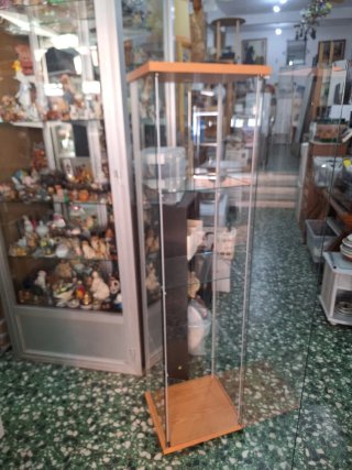 Vitrina IKEA DETOLF Cristal y Madera