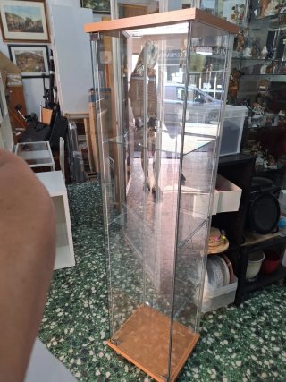 Vitrina IKEA DETOLF Cristal y Madera