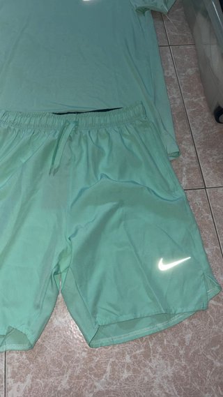 Conjunto Nike Running Verde Talla M