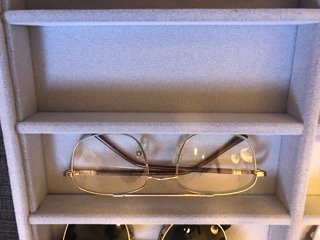 Organizador de gafas como nuevo