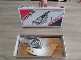 Jamonero de madera y metal