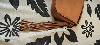 Borsa Nali con frange e tracolla intrecciata