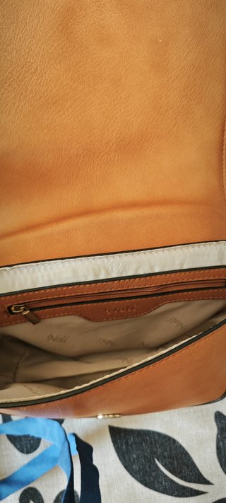 Borsa Nali con frange e tracolla intrecciata