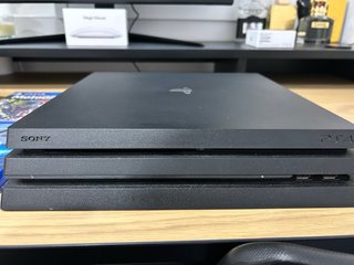 PlayStation 4 Pro + 3 Juegos + Mandos
