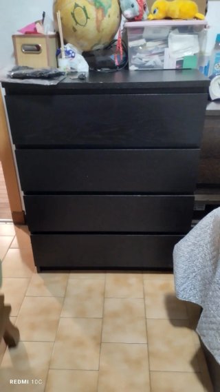 Cómoda de madera negra