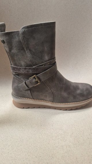 Lote de zapatos y botas