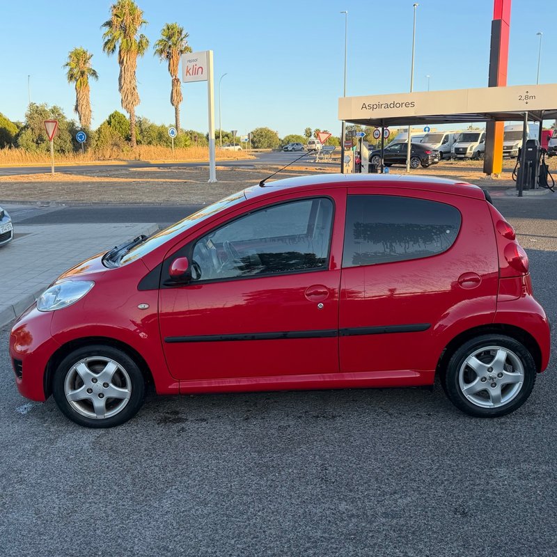 Peugeot 107 2010 - foto 1
