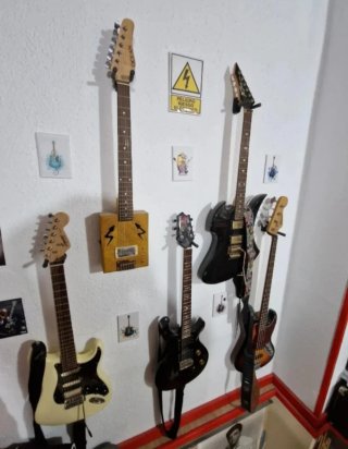2 SOPORTES DE PARED PARA GUITARRA