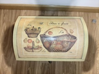 Baúl de madera decorado