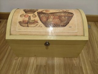 Baúl de madera decorado