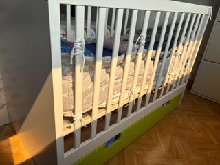 Cuna IKEA blanca con cajones
