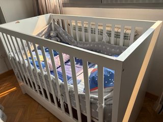 Cuna IKEA blanca con cajones
