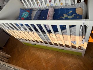 Cuna IKEA blanca con cajones