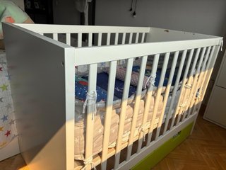 Cuna IKEA blanca con cajones