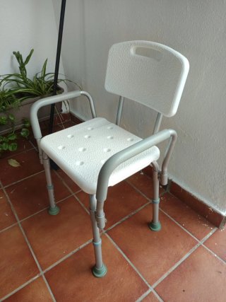 Silla de ducha para gente mayor