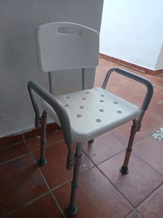 Silla de ducha para gente mayor