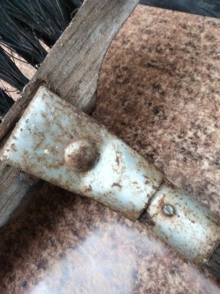 Escoba rústica de madera