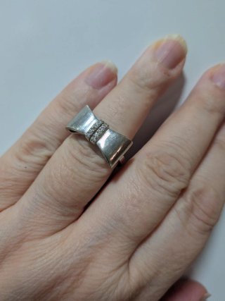 Anillo de plata con circonitas