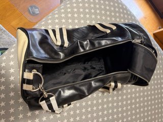 Bolso deportivo Fred Perry negro y beige