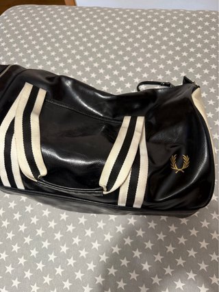 Bolso deportivo Fred Perry negro y beige