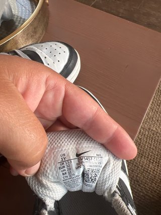 Zapatillas Nike niño blancas y negras talla 32