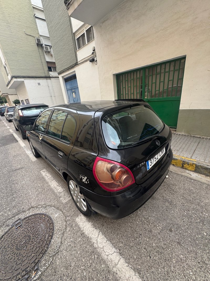 Nissan Almera 2003 - foto 1