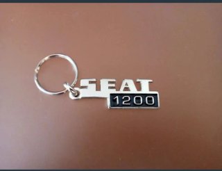 LLAVERO SEAT 1200 DE METAL CROMADO