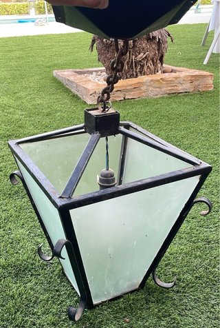 Farol de hierro forjado y cristal