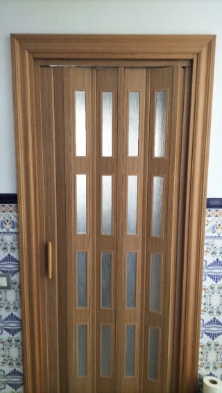 Puerta plegable corredera