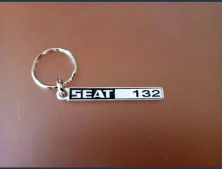LLAVERO SEAT 132 DE METAL CROMADO
