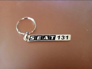 LLAVERO SEAT 131 DE METAL CROMADO