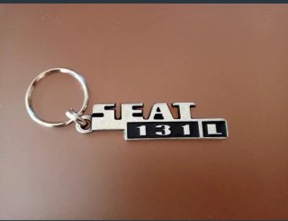 LLAVERO SEAT 131 L DE METAL CROMADO