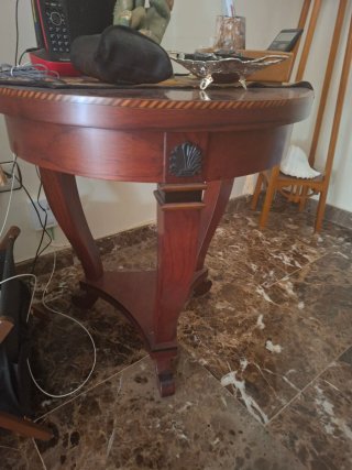 Mesa auxiliar redonda de madera