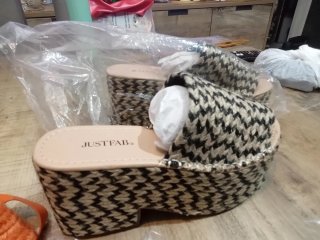 Zapatos cuña JustFab beige y negro