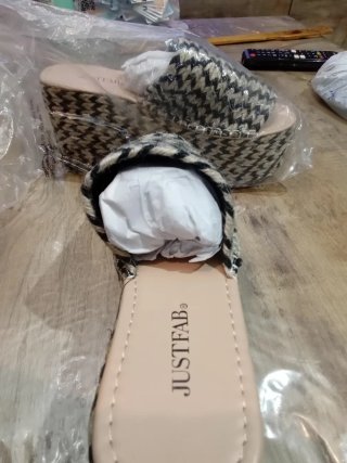 Zapatos cuña JustFab beige y negro