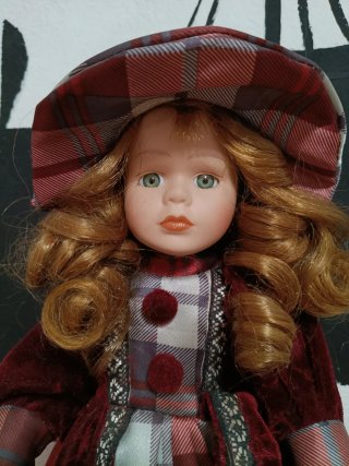 Muñeca de porcelana vintage