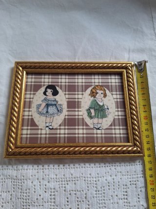 Marco doble ilustración muñecas época