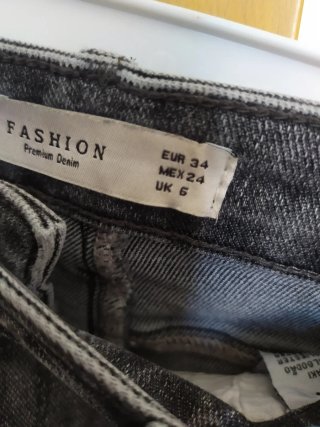 Pantalones vaqueros grises
