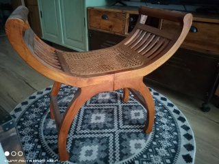 Taburete madera con asiento de enea