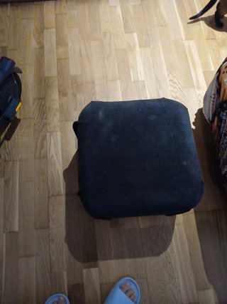 Sillón individual, con reposapies gratis.