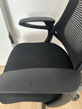 Silla de oficina ergonómica negra