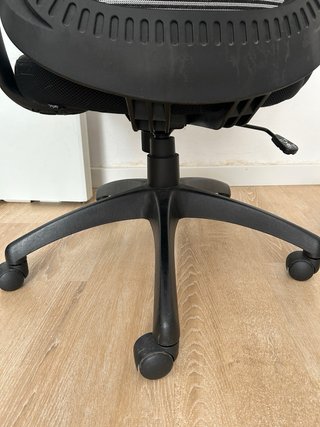 Silla de oficina ergonómica negra