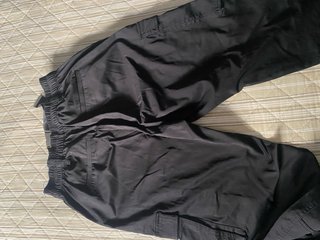 Pantalón cargo negro deportivo