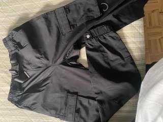 Pantalón cargo negro deportivo